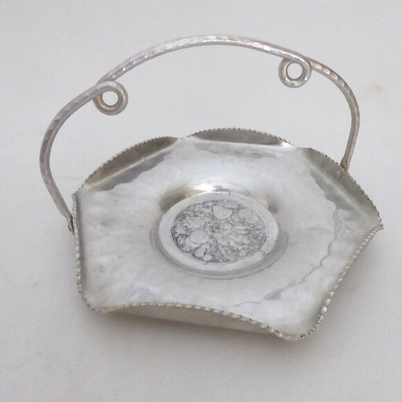 VINTAGE CROMWELL ALUMINUM HAND WROUGHT FRUIT FLOWERS PATTERN DISH BUTLER SET - Picture 10 of 15